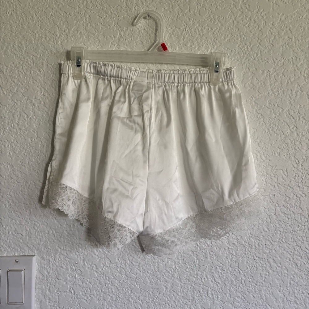 Lulu's White Flowing Robe Intimates & Sleepwear - Picture 9 of 16